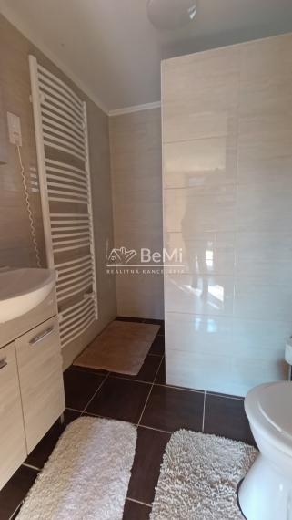 Rodinný dom vedľa obce Buzica - NA PREDAJ