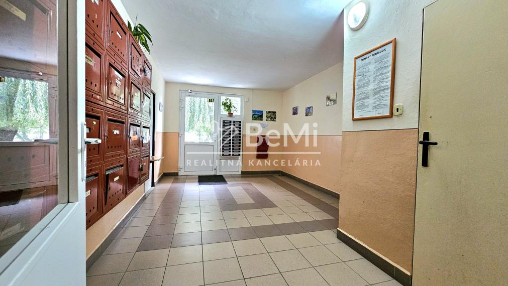 1-IZBOVÝ BYT NA SÍDLISKU RIMAVA, RIMAVSKÁ SOBOTA - NA PREDAJ