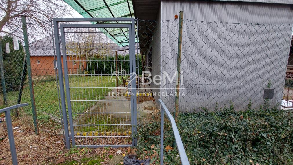 Predaj pozemok - prevádzka Zbehy pri Nitre (235-18-JUF)