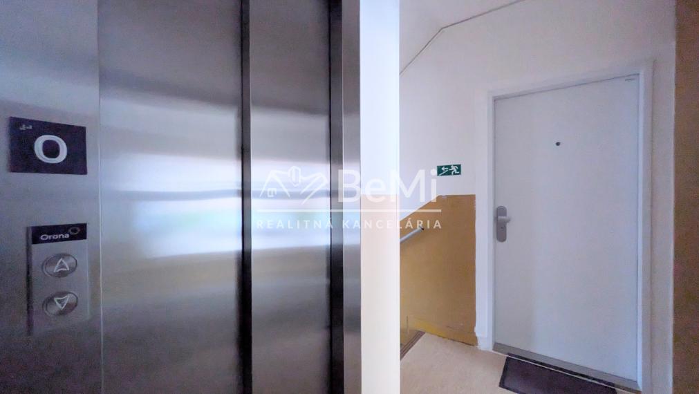 Predaj, zrekonštruovaný 3 izbový byt - Zlaté Moravce (1237-113-AFI)