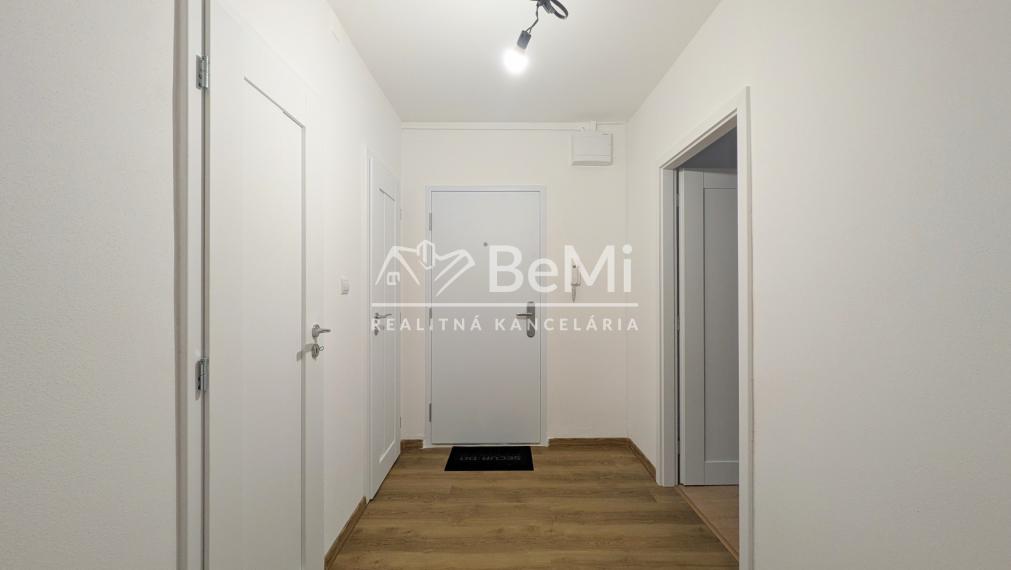 Predaj, zrekonštruovaný 3 izbový byt - Zlaté Moravce (1237-113-AFI)