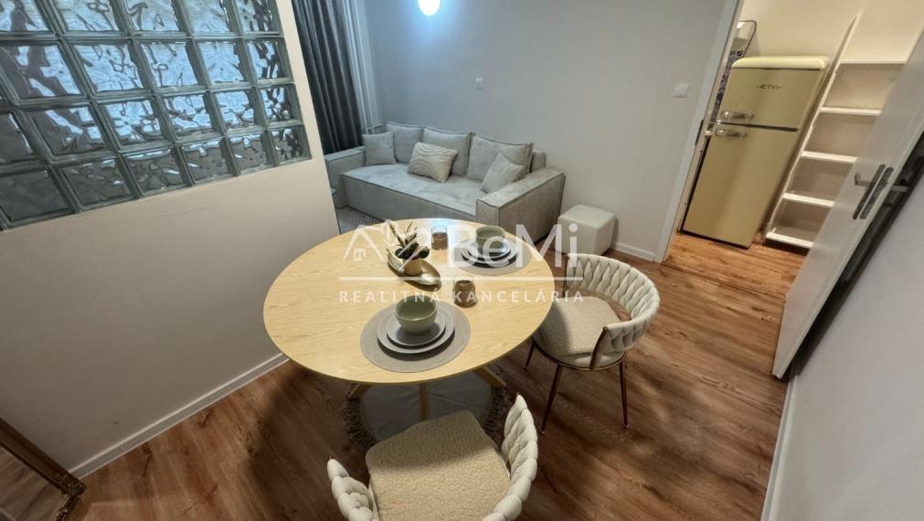 Exkluzívne na prenájom – moderný 2 izbový byt vo vyhľadávanej lokalite Nitra– Klokočina