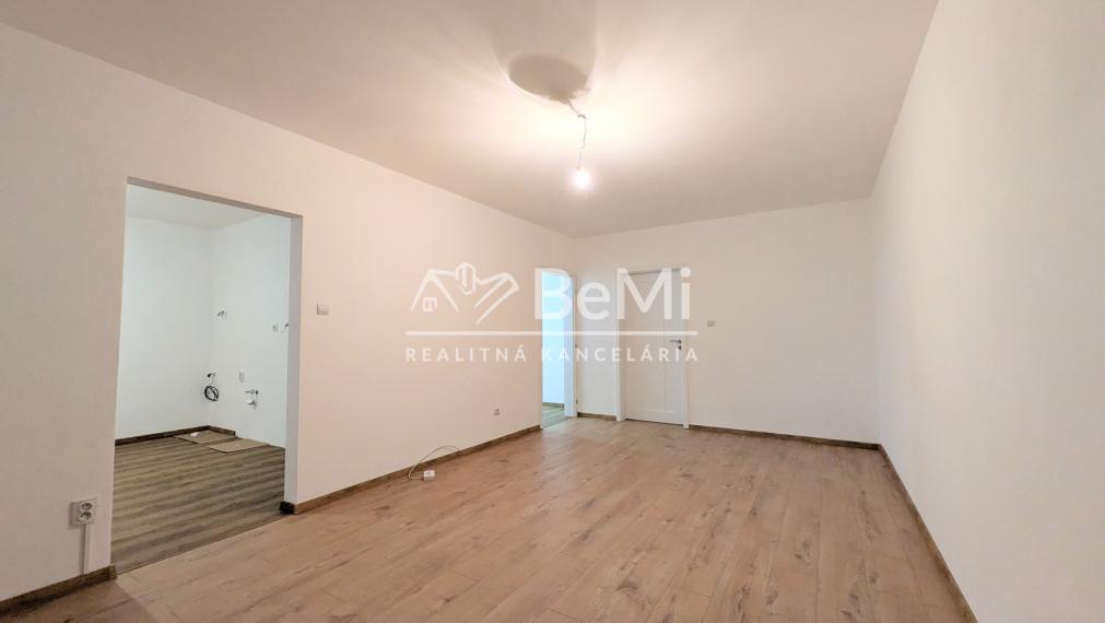 Predaj, zrekonštruovaný 3 izbový byt - Zlaté Moravce (1237-113-AFI)