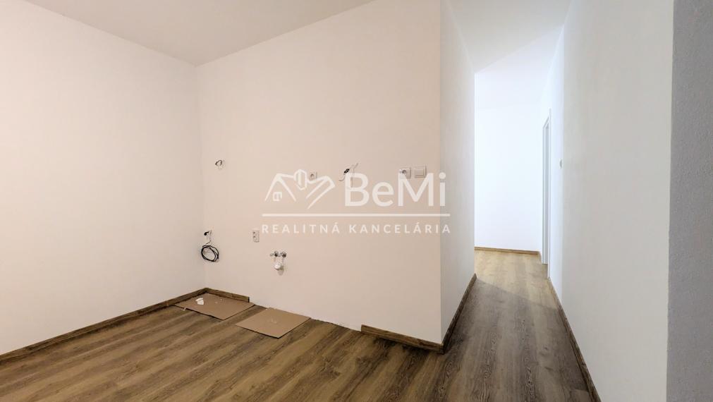 Predaj, zrekonštruovaný 3 izbový byt - Zlaté Moravce (1237-113-AFI)