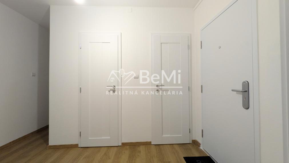 Predaj, zrekonštruovaný 3 izbový byt - Zlaté Moravce (1237-113-AFI)