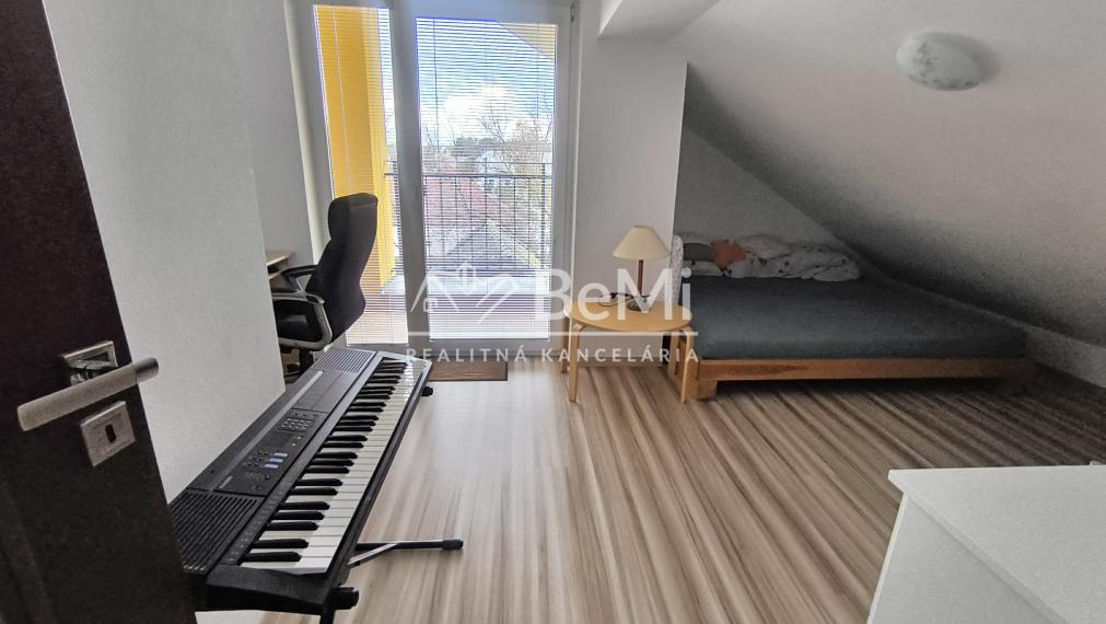 Na predaj priestranný a štýlový 4-izbový mezonet po kompletnej rekonštrukcii – Ivanovce