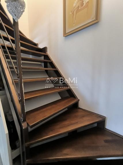 Na predaj priestranný a štýlový 4-izbový mezonet po kompletnej rekonštrukcii – Ivanovce