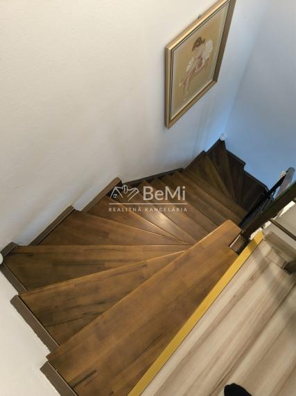 Na predaj priestranný a štýlový 4-izbový mezonet po kompletnej rekonštrukcii – Ivanovce