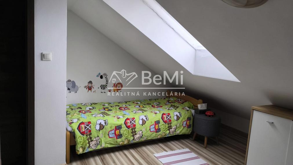 Na predaj priestranný a štýlový 4-izbový mezonet po kompletnej rekonštrukcii – Ivanovce