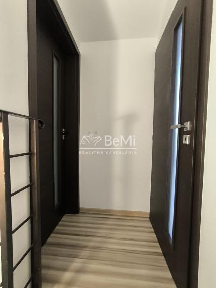 Na predaj priestranný a štýlový 4-izbový mezonet po kompletnej rekonštrukcii – Ivanovce