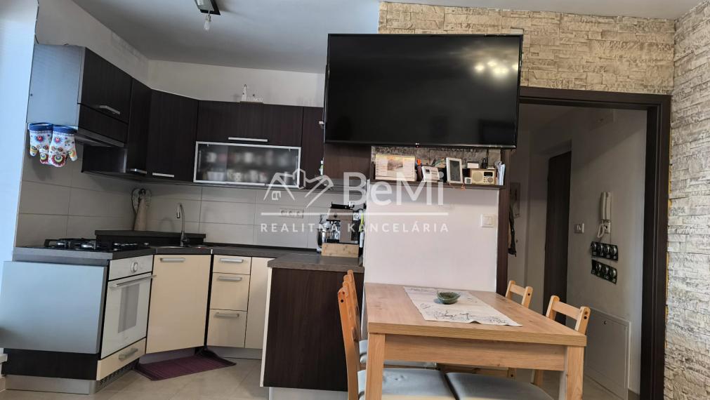 Na predaj priestranný a štýlový 4-izbový mezonet po kompletnej rekonštrukcii – Ivanovce