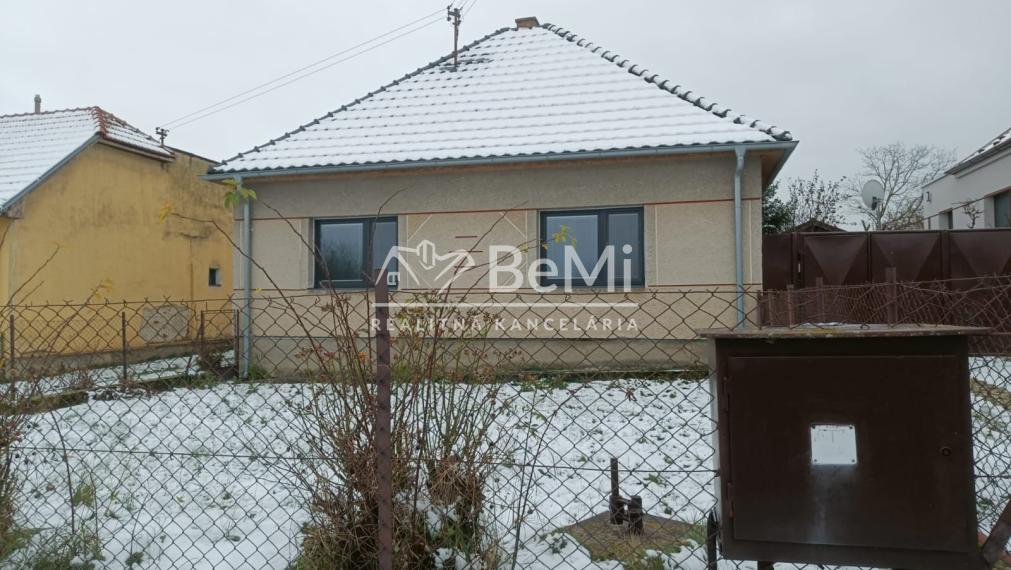 RD /Chalupa s veľkým pozemkom a novou strechou v Blesovciach