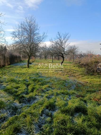 RD /Chalupa s veľkým pozemkom a novou strechou v Blesovciach