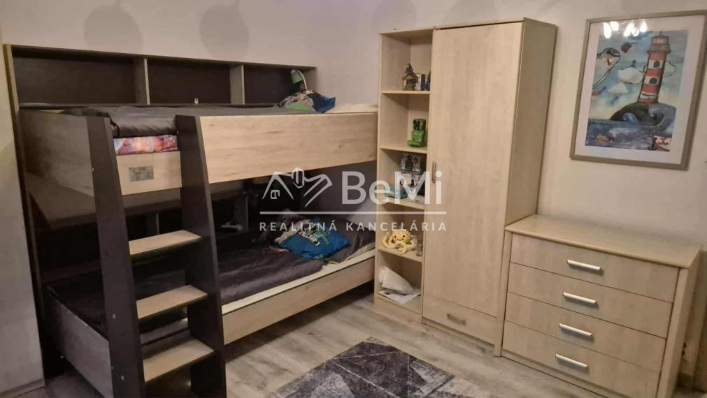 Na predaj exkluzívne zrekonštruovaný a kompletne zariadený rodinný dom