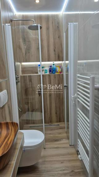 Na predaj exkluzívne zrekonštruovaný a kompletne zariadený rodinný dom