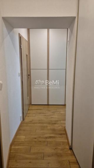 Na predaj exkluzívne zrekonštruovaný a kompletne zariadený rodinný dom