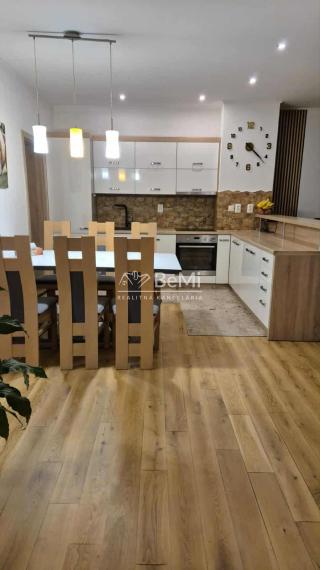 Na predaj exkluzívne zrekonštruovaný a kompletne zariadený rodinný dom