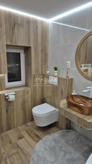 Na predaj exkluzívne zrekonštruovaný a kompletne zariadený rodinný dom