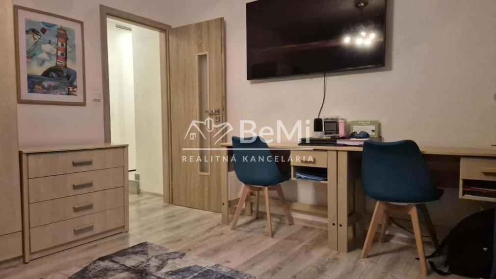 Na predaj exkluzívne zrekonštruovaný a kompletne zariadený rodinný dom