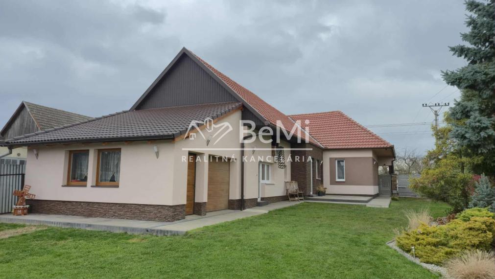 Na predaj exkluzívne zrekonštruovaný a kompletne zariadený rodinný dom