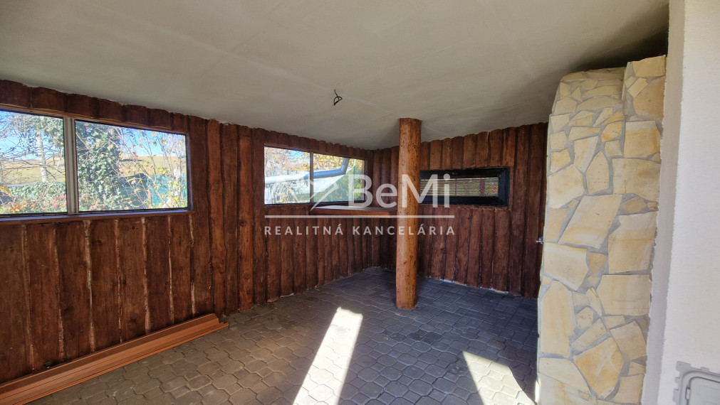 Novopostavená chatka so záhradou v Rimav. Sobote - NA PREDAJ