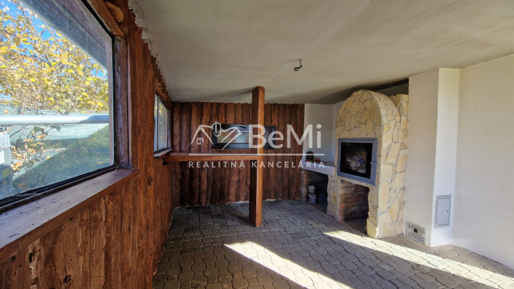 Novopostavená chatka so záhradou v Rimav. Sobote - NA PREDAJ