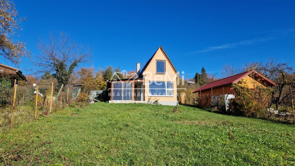 Novopostavená chatka so záhradou v Rimav. Sobote - NA PREDAJ