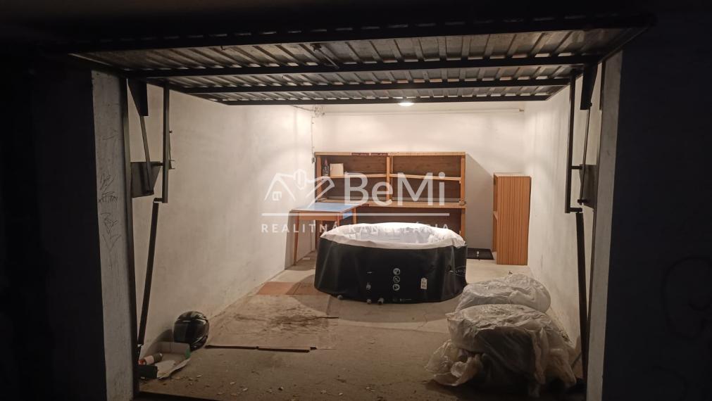 Priestranná garáž 19 m² elektrina – Topoľčany, sídlisko Mexiko