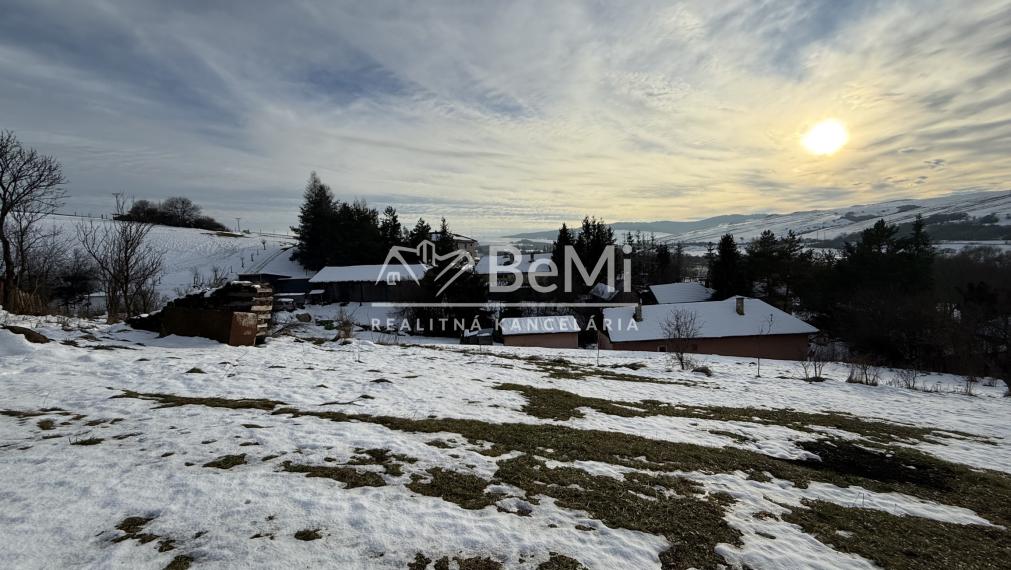 Rodinný dom v Ľubotíne s veľkým pozemkom na predaj