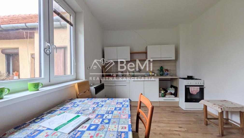 Predaj, rodinný dom - Dvorníky / Hlohovec (1238-12-AFI)