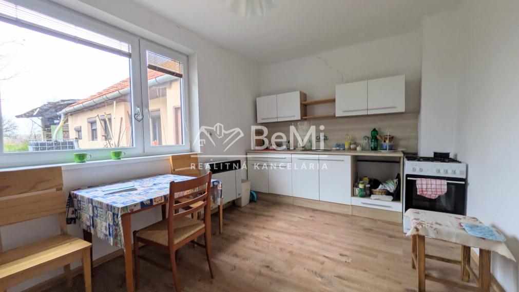 Predaj, rodinný dom - Dvorníky / Hlohovec (1238-12-AFI)