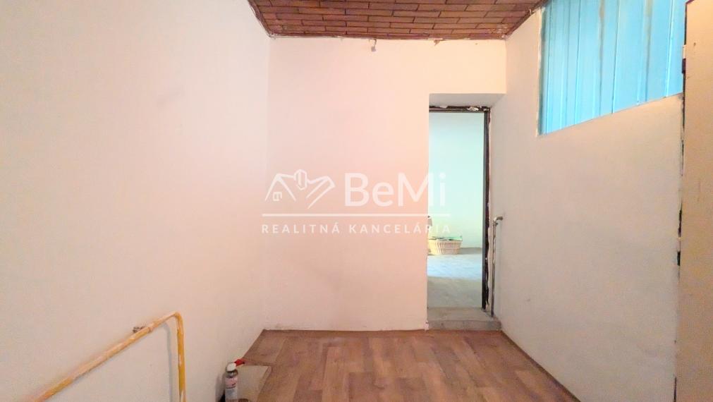 Predaj, rodinný dom - Dvorníky / Hlohovec (1238-12-AFI)