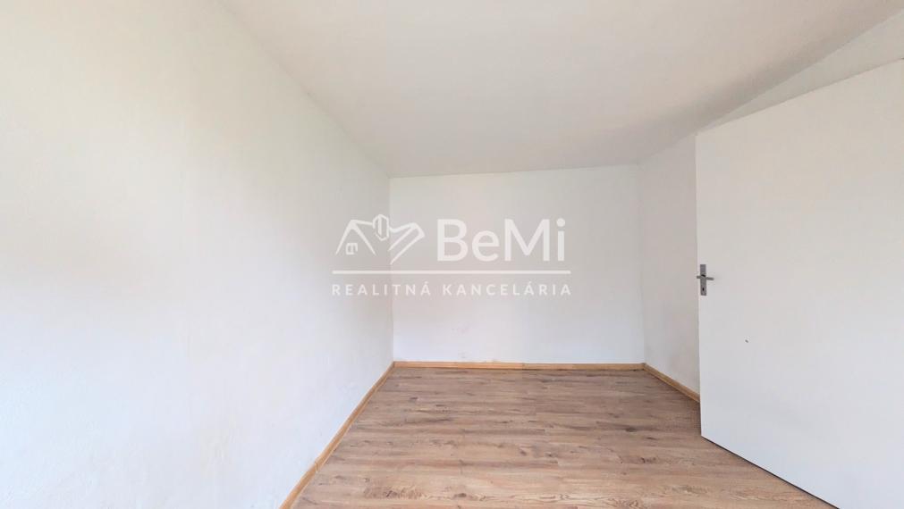 Predaj, rodinný dom - Dvorníky / Hlohovec (1238-12-AFI)