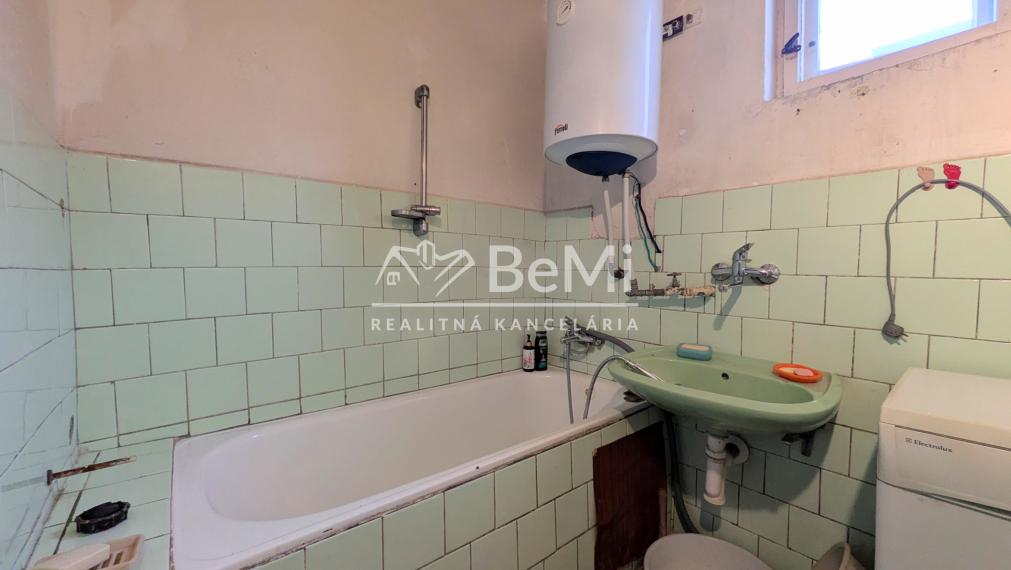 Predaj, rodinný dom - Dvorníky / Hlohovec (1238-12-AFI)