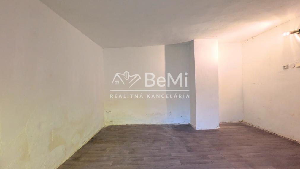 Predaj, rodinný dom - Dvorníky / Hlohovec (1238-12-AFI)