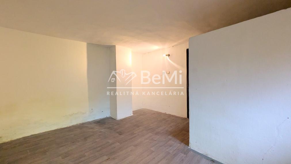 Predaj, rodinný dom - Dvorníky / Hlohovec (1238-12-AFI)