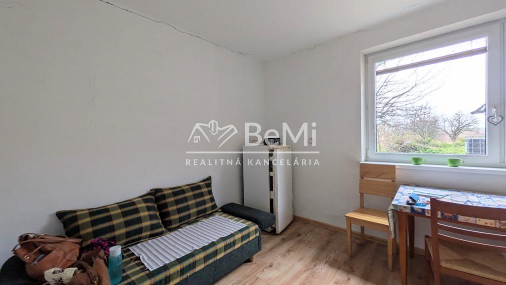 Predaj, rodinný dom - Dvorníky / Hlohovec (1238-12-AFI)