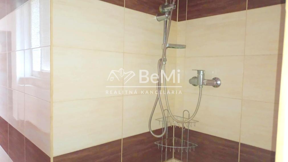 Predaj, viacgeneračný rodinný dom - Kubáňovo  (046-12-HEKA)