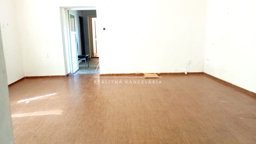 Predaj, viacgeneračný rodinný dom - Kubáňovo  (046-12-HEKA)