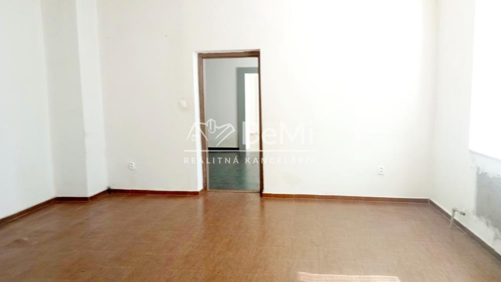 Predaj, viacgeneračný rodinný dom - Kubáňovo  (046-12-HEKA)