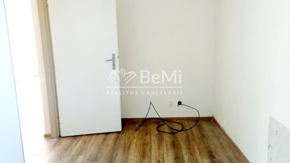 Predaj, viacgeneračný rodinný dom - Kubáňovo  (046-12-HEKA)