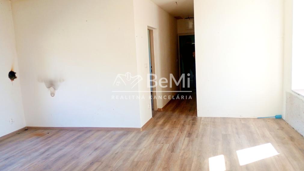 Predaj, viacgeneračný rodinný dom - Kubáňovo  (046-12-HEKA)