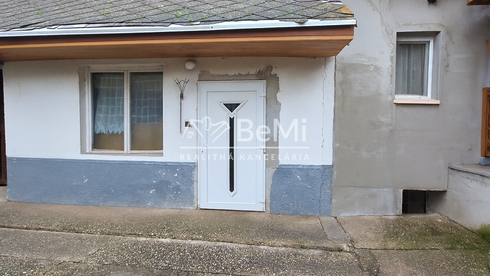 Priestranný 3-izbový dom v Čiernom Brode 018-12-NIBA