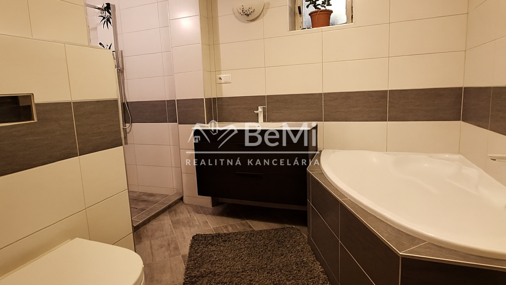 Priestranný 3-izbový dom v Čiernom Brode 018-12-NIBA