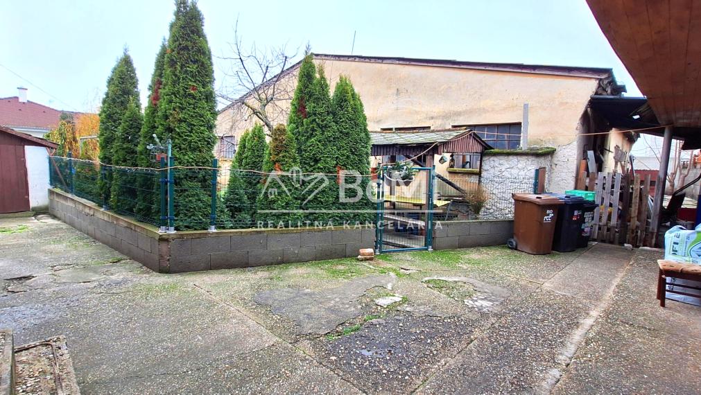 Priestranný 3-izbový dom v Čiernom Brode 018-12-NIBA