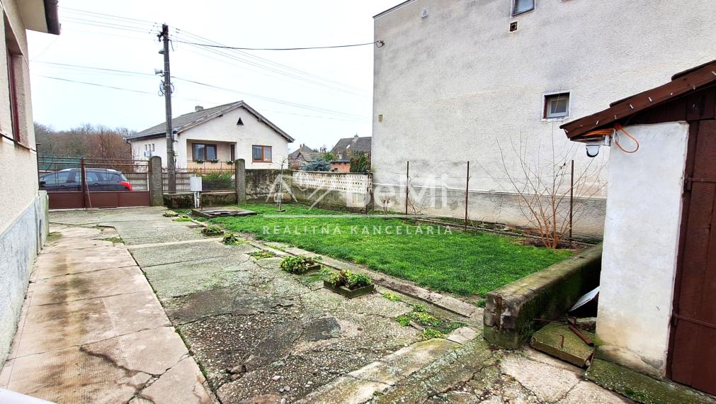 Priestranný 3-izbový dom v Čiernom Brode 018-12-NIBA