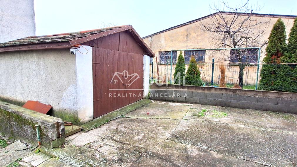 Priestranný 3-izbový dom v Čiernom Brode 018-12-NIBA