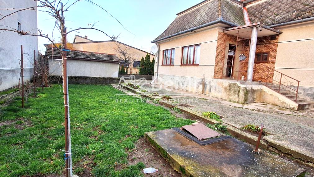 Priestranný 3-izbový dom v Čiernom Brode 018-12-NIBA