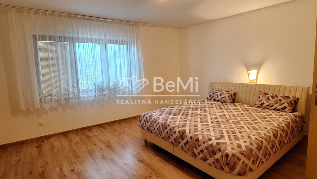 Priestranný 3-izbový dom v Čiernom Brode 018-12-NIBA