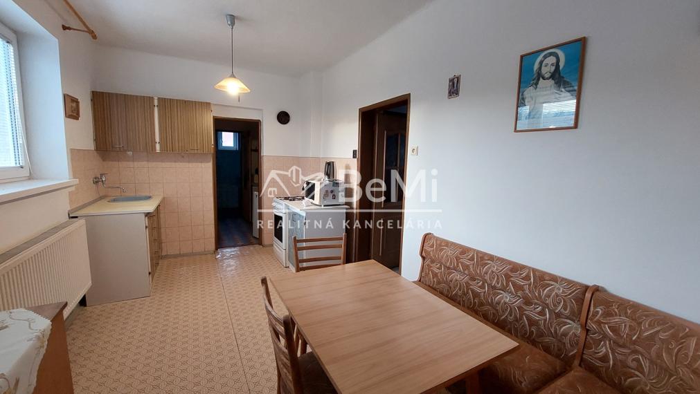 Predaj - rodinný dom v obci Tesáre ID 211-12-LUGU